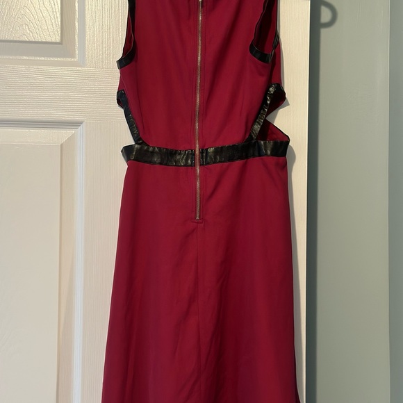 Simons dress with leather like edging - Picture 2 of 11